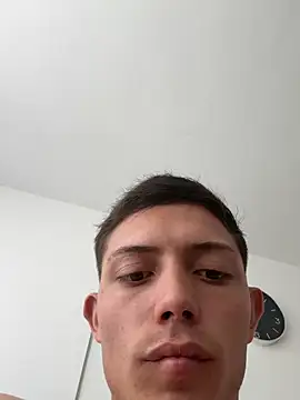 santiObrero stripchat live cam model