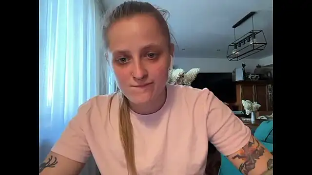 LeaWetGirl stripchat live cam model