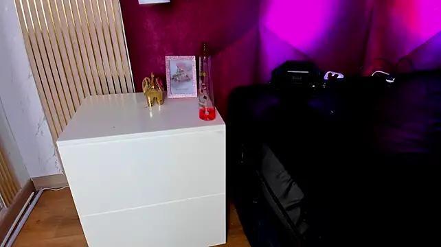 HannaRoussee stripchat live cam model