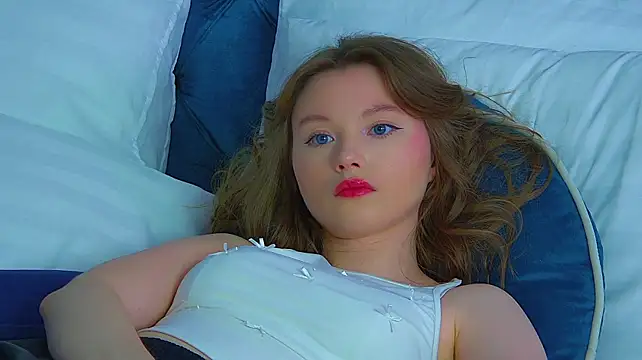 KeiraAsti stripchat live cam model