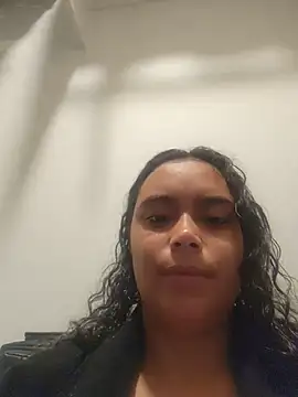 cinnaminnie stripchat live cam model