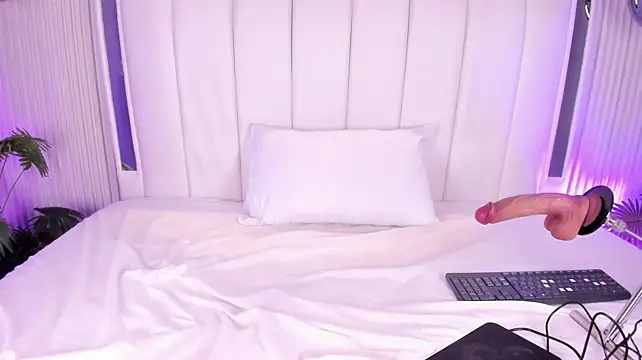 LovelyEyesx stripchat live cam model