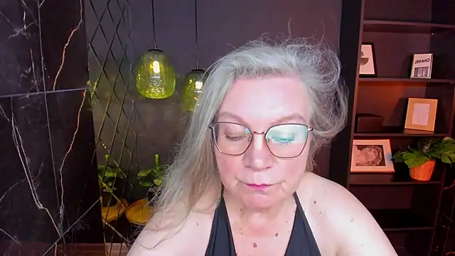 NataliMellow stripchat live cam model
