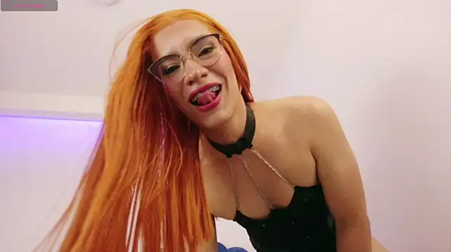 Camiiniieves stripchat live cam model