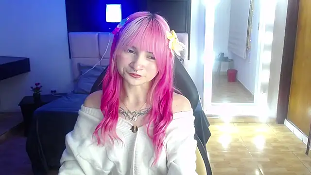 _Charlotte_Collins_ stripchat live cam model