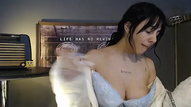Mickyta stripchat live cam model
