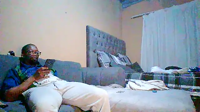 Sgeme325is stripchat live cam model