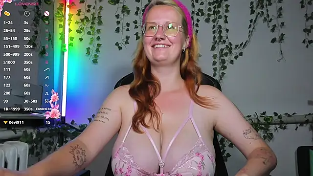 KrisTyBooBsin stripchat live cam model
