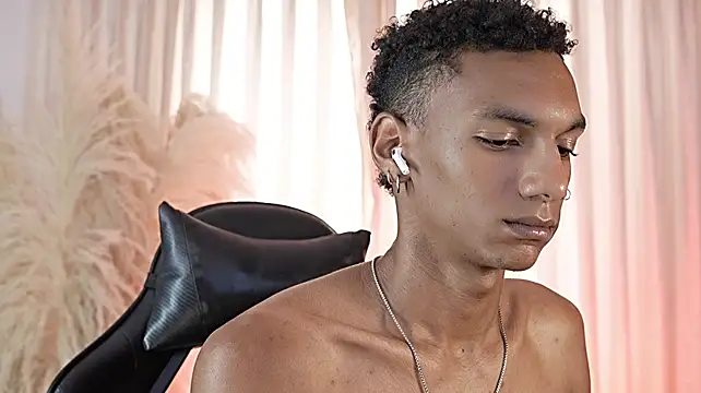 JulienSaint stripchat live cam model