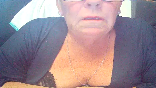 Playful_MILF_Demi stripchat live cam model