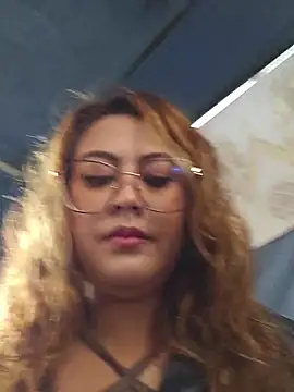 Mari-98 stripchat live cam model
