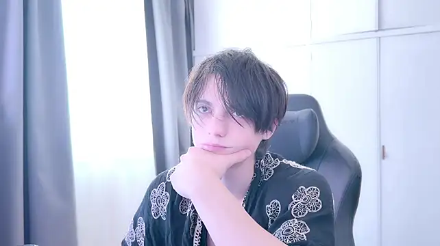 SasukeUhchiaa stripchat live cam model