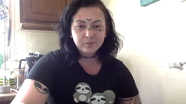 CurvyTrans2002 stripchat live cam model