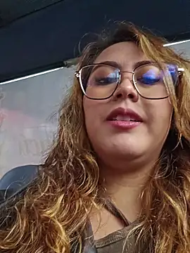 Mari-98 stripchat live cam model