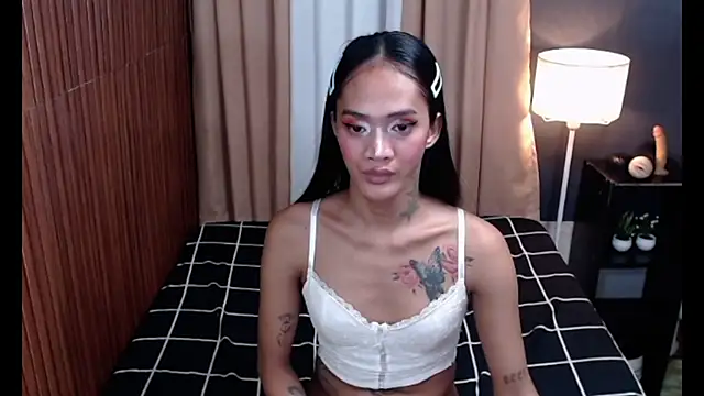 yoursexyyassy stripchat live cam model