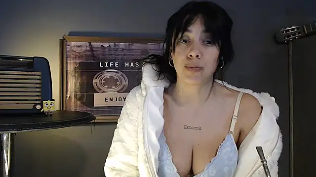 Mickyta stripchat live cam model