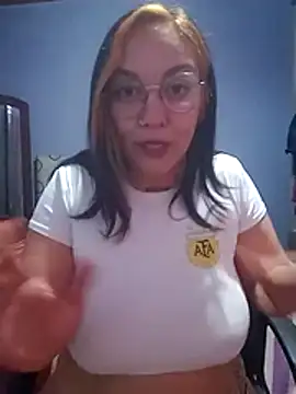 kuramaqueen stripchat live cam model