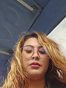 Mari-98 stripchat live cam model