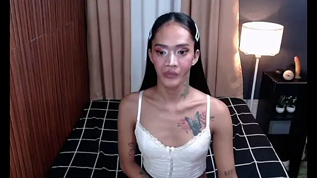yoursexyyassy stripchat live cam model