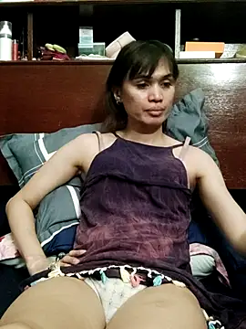 QueenSoreal stripchat live cam model
