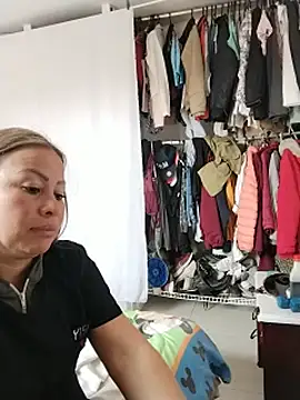 LaraCaliente stripchat live cam model