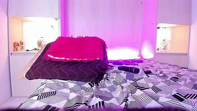 KendallWestt stripchat live cam model