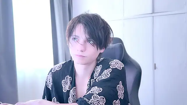 SasukeUhchiaa stripchat live cam model