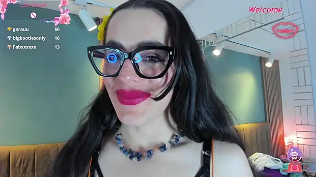IsisNoir stripchat live cam model