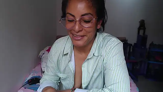 kateleyagrey stripchat live cam model
