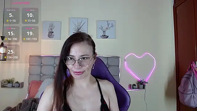 _naomi_s stripchat live cam model