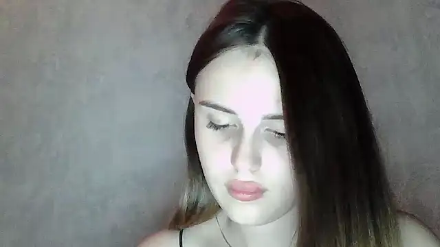SweetLoraa stripchat live cam model