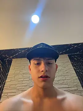 Lander_Cruz stripchat live cam model
