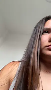 LaiaGomez stripchat live cam model