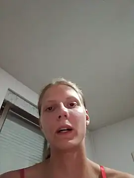 LenaGoldi stripchat live cam model