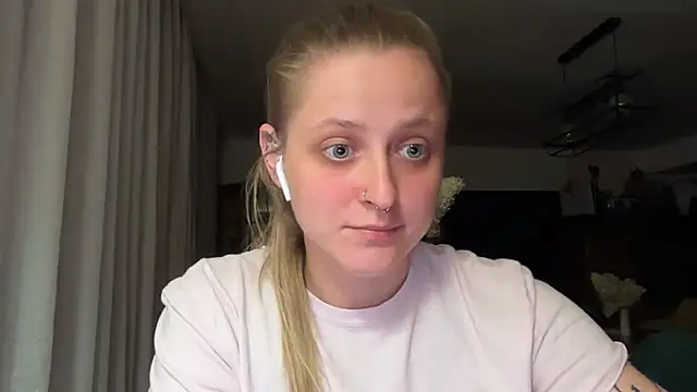 LeaWetGirl stripchat live cam model