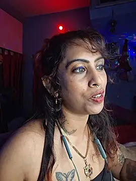 Poisonou5 stripchat live cam model