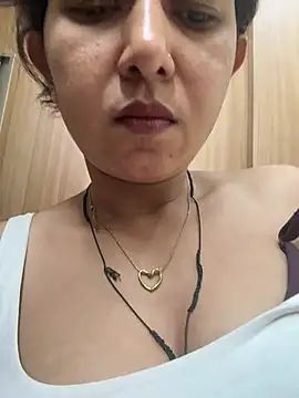 Loviiie stripchat live cam model