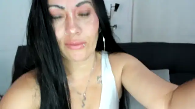 Tania_mature stripchat live cam model