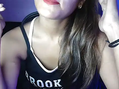 Riyahoty6 stripchat live cam model