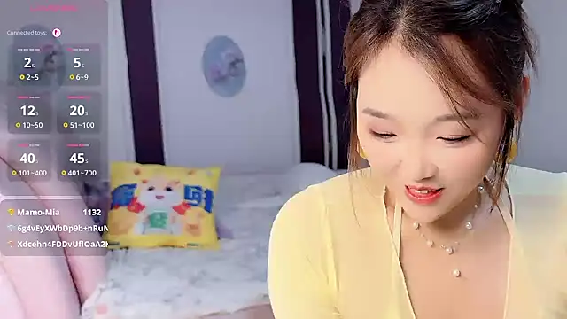 EE-01 stripchat live cam model