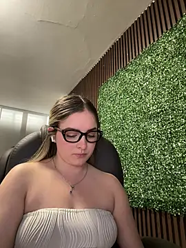 imlindapink stripchat live cam model