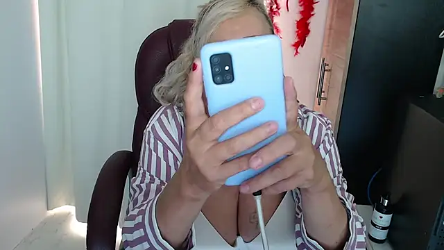 Mature_2025 stripchat live cam model