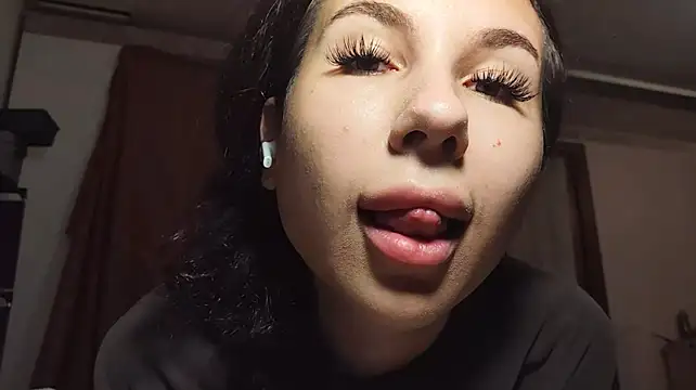 HazyLoom stripchat live cam model
