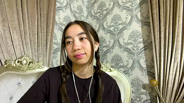 cocoSharms stripchat live cam model