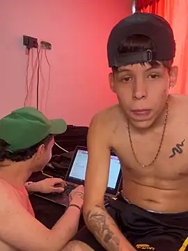 Yoskingg_moisest stripchat live cam model