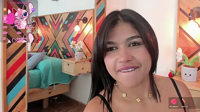 NaiirobiSwan stripchat live cam model