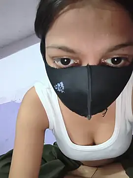 maahi213 stripchat live cam model