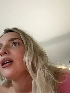 pearlbloom stripchat live cam model