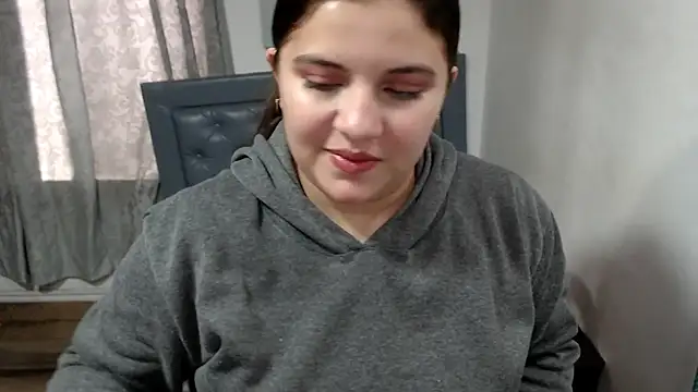 sarah_aguilar stripchat live cam model