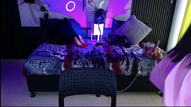 Cris_BDSM stripchat live cam model